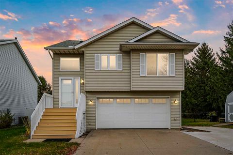 Photo of 1366 Shannon Dr, IowaCity, IA 52246 (MLS # 202506865)