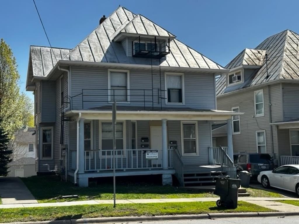 Photo 1 of 25 — 905 E Burlington St, IowaCity, IA 52240
