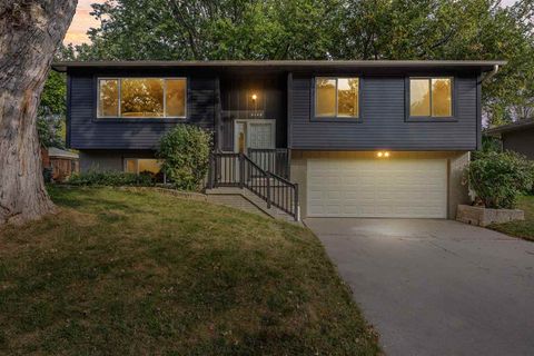 Photo of 2148 Russell Dr, IowaCity, IA 52240 (MLS # 202506520)