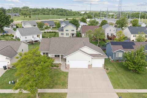 Photo of 1016 Koudsi Blvd NW, Cedar Rapids, IA 52405 (MLS # 202503541)
