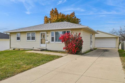 Photo of 912 NW 29th Street, CedarRapids, IA 52405 (MLS # 202506965)