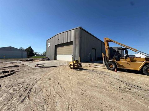 Photo of 200 35th St Bldg E&G #Bldg E&G, Marion, IA 52302 (MLS # 202602667)