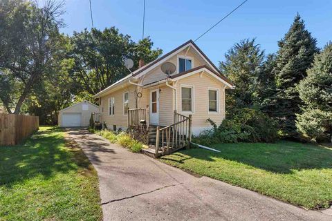 Photo of 433 E Van Buren Street, IA 52353 (MLS # 202506361)