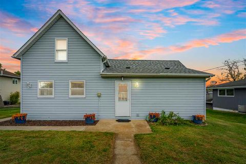Photo of 304 E Plum St, IA 52205 (MLS # 202506349)