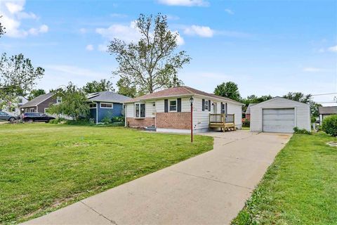 Photo of 1430 8th St, Marion, IA 52302 (MLS # 202603521)