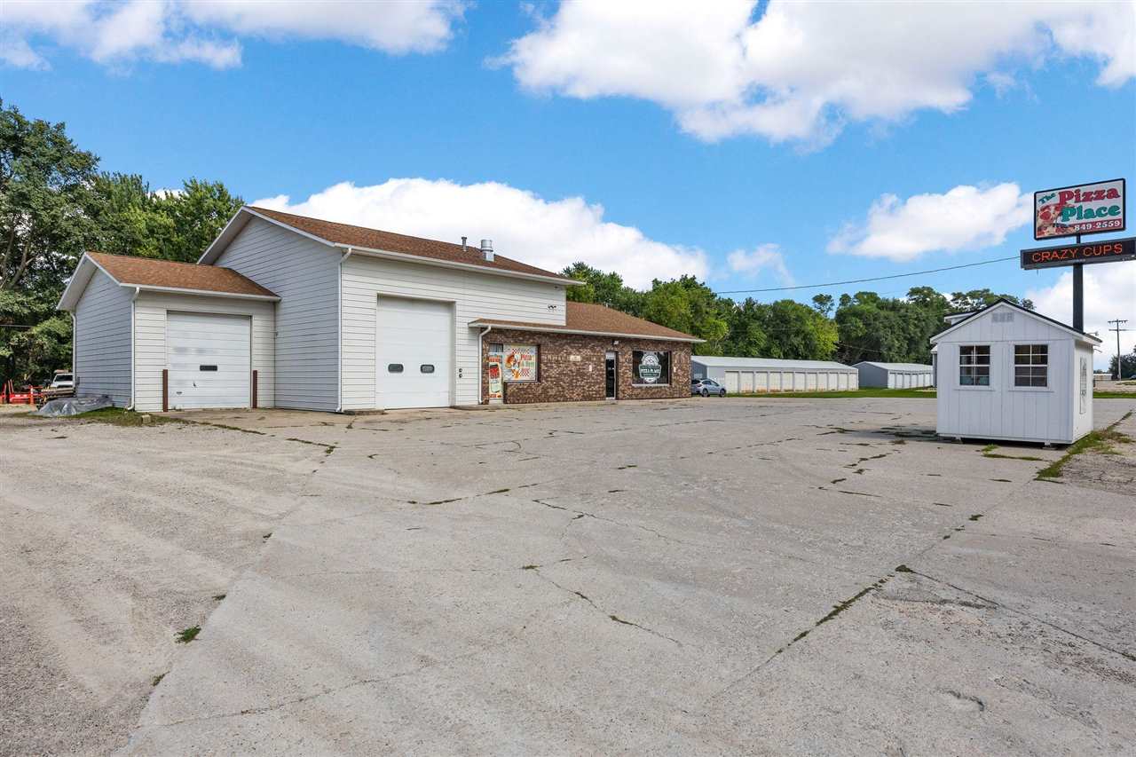Photo 1 of 55 — 126 Franklin St, CenterPoint, IA 52213