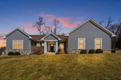 Photo of 4330 Fawn Hill Ct SE, CedarRapids, IA 52403 (MLS # 202601885)