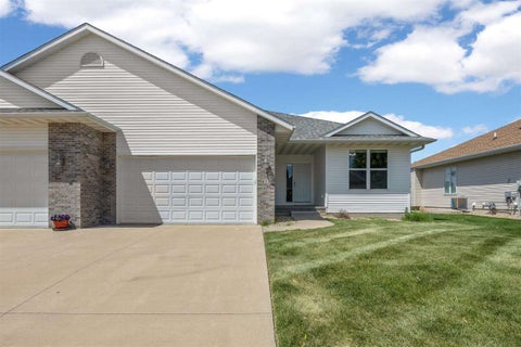 Photo of 812 Dorchester Pl NE, CedarRapids, IA 52402 (MLS # 202603655)