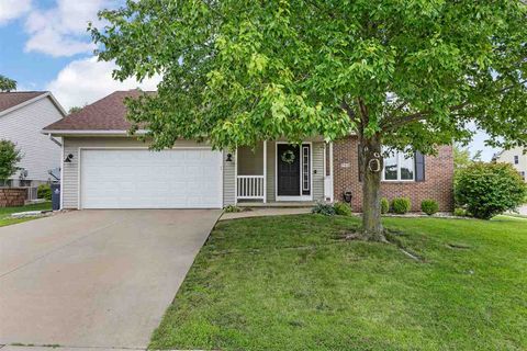 Photo of 702 73rd St NE, Cedar Rapids, IA 52402 (MLS # 202505144)