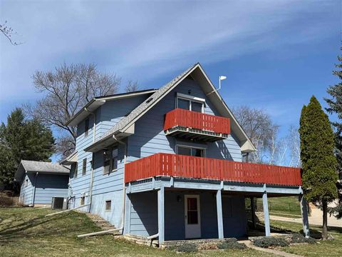 Photo of 1440 E Bloomington, Iowa City, IA 52245 (MLS # 202503287)