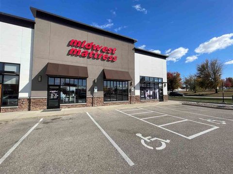 Photo of 2870 Edgewood Rd SW 200 #200, Cedar Rapids, IA 52404 (MLS # 202405824)