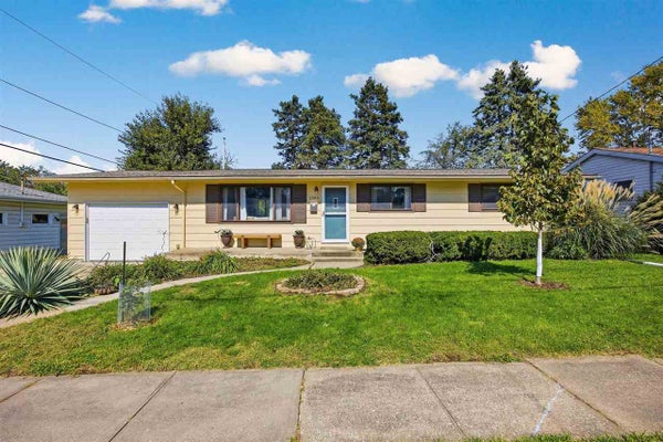 1300 BROOKWOOD DR, IOWA CITY, IA 52240 - Image b59cbd51e8f2f2885ce8f16da444dc24/1730636132