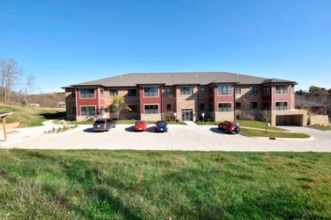 Photo of 805 N 1st Ave, Iowa City, IA 52245 (MLS # 202503339)