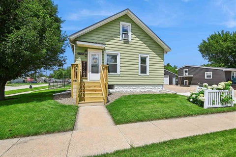 Photo of 2700 3rd Ave, Marion, IA 52302 (MLS # 202604042)