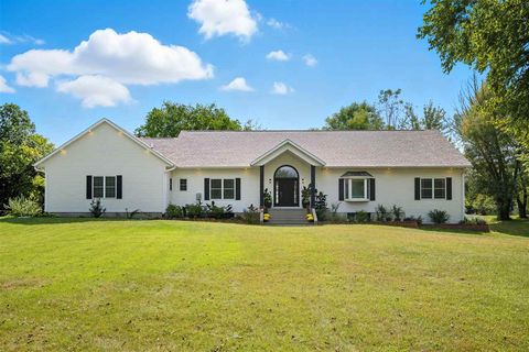 Photo of 1275 E Knoll Dr, IA 52328 (MLS # 202505921)
