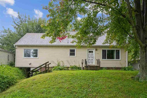 Photo of 1425 Douglas Ct, Marion, IA 52302 (MLS # 202605847)