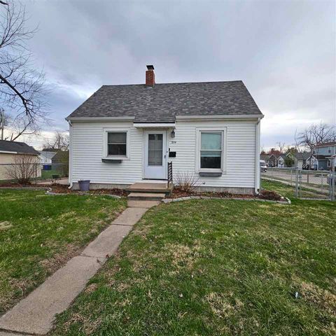Photo of 359 15th Ave SW, CedarRapids, IA 52404 (MLS # 202602425)