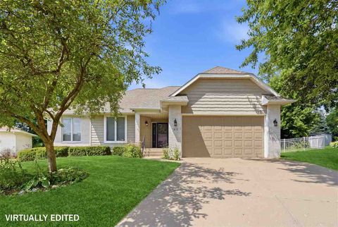 Photo of 315 Wood Creek Ln, Muscatine, IA 52761 (MLS # 202604459)