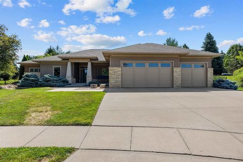 Photo of 61 Quail Valley Ct, IowaCity, IA 52246 (MLS # 202507446)