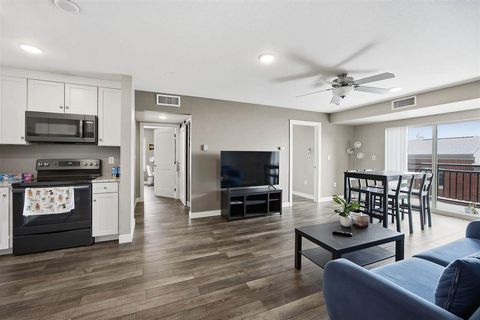 Photo of 332 S Linn St 414 #414, IowaCity, IA 52240 (MLS # 202603617)