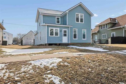 Photo of 807 4th St, Victor, IA 52347 (MLS # 202601041)