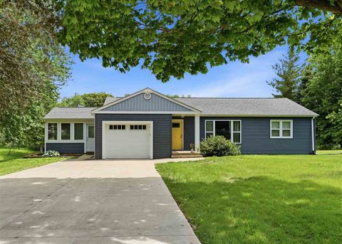 Photo of 720 Lisbon Rd NE, MtVernon, IA 52314 (MLS # 202603569)