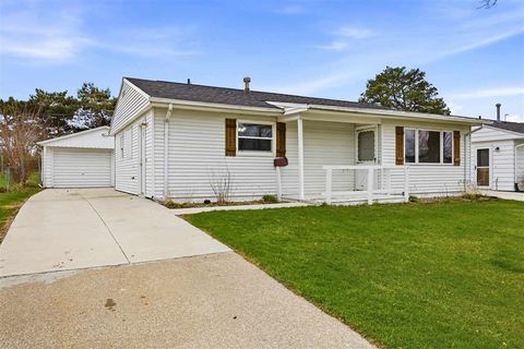 Photo of 1051 Clifton St NE, CedarRapids, IA 52402 (MLS # 202602236)