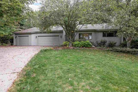 Photo of 24 Eastview Pl NE, IA 52240 (MLS # 202505964)