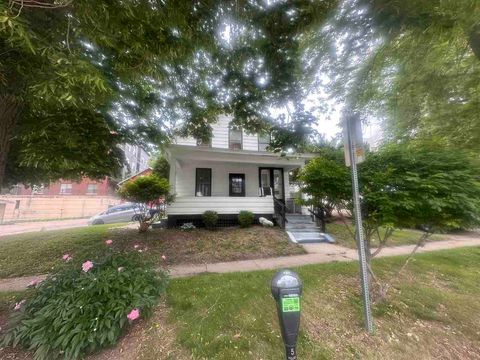 Photo of 25 N Van Buren, IowaCity, IA 52245 (MLS # 202507212)