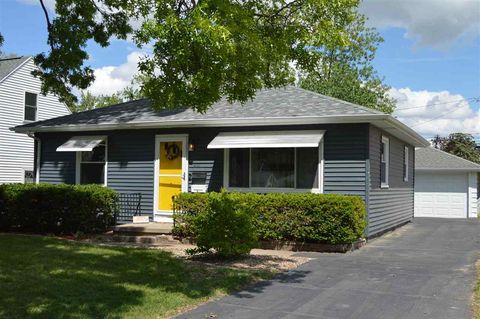 Photo of 2117 Hamilton St SW, Cedar Rapids, IA 52404 (MLS # 202503400)