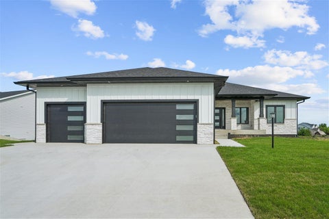 Photo of 4177 Buckingham Ln, IowaCity, IA 52245 (MLS # 202605465)