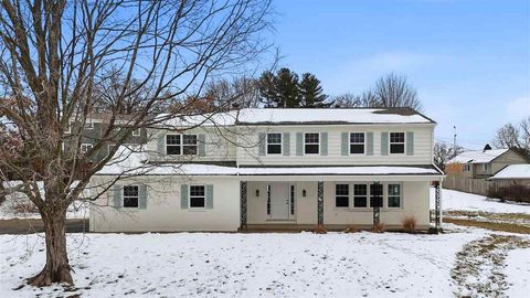 Photo of 12 Princeton Ct, IowaCity, IA 52245 (MLS # 202507322)