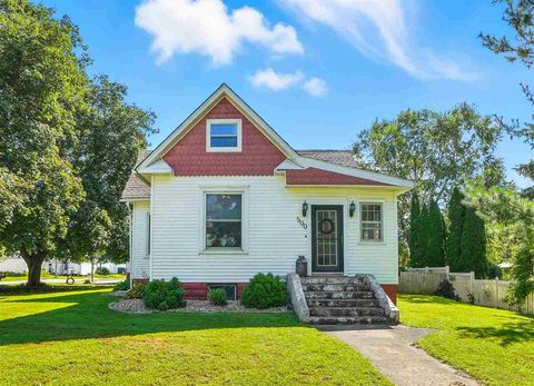 Photo of 500 S Center St, LoneTree, IA 52755 (MLS # 202600003)