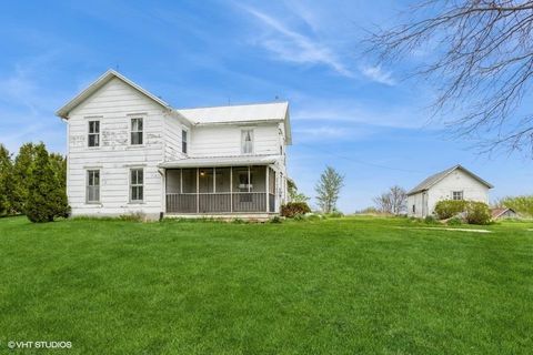 Photo of 5110 Black Hawk Avenue SW, IA 52356 (MLS # 202506192)