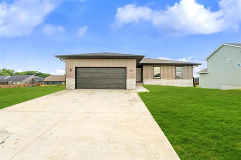 Photo of 801 Mont Clair St, Solon, IA 52333 (MLS # 202507382)