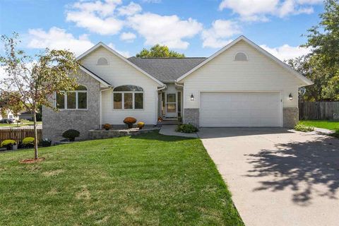 Photo of 700 Mesquite Dr, IA 52241 (MLS # 202506379)