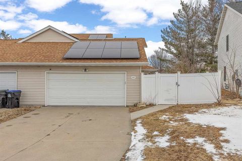 Photo of 1413 Kenai Ct, Coralville, IA 52241 (MLS # 202601396)