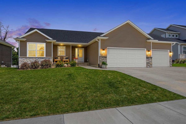 7202 COUNTRY RIDGE DR NW, PALO, IA 52324 - Image bdcbcd814325b7463dadc74fc88fff2b/1055084545
