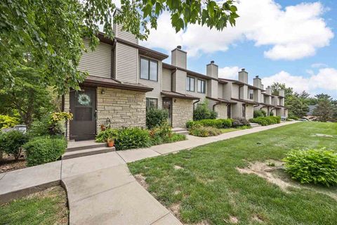 Photo of 1201 Cambria Ct, Iowa City, IA 52246 (MLS # 202504773)