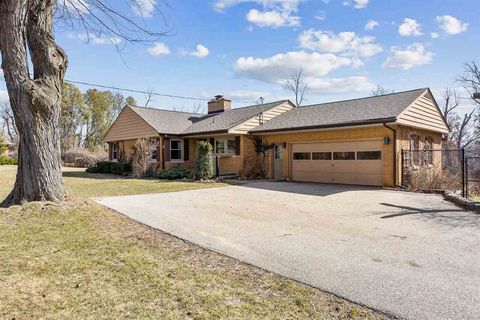 Photo of 2815 Indian Hill Rd, Cedar Rapids, IA 52403 (MLS # 202501803)