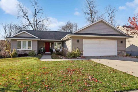 Photo of 2001 Mackinaw Dr, IowaCity, IA 52245 (MLS # 202600848)