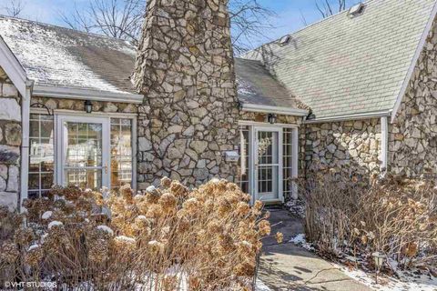 Photo of 1217 Friendly Avenue, Iowa City, IA 52240 (MLS # 202502182)