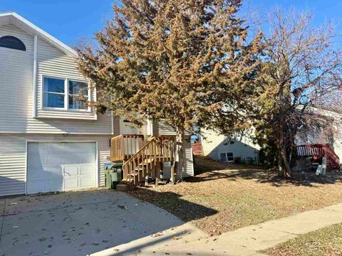 Photo of 1829 Gryn Dr, IowaCity, IA 52246 (MLS # 202600226)