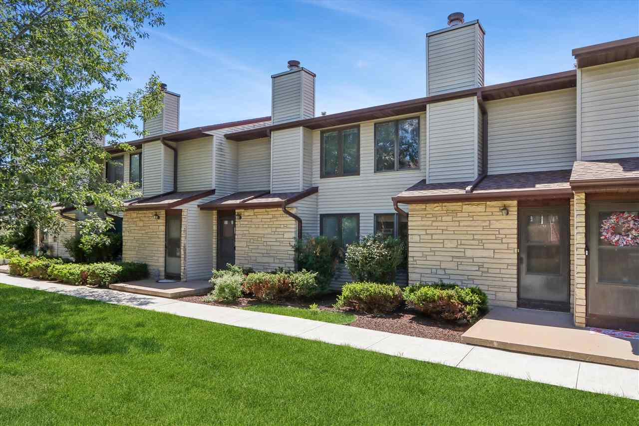 Photo 1 of 19 — 1144 Mormon Trek Boulevard, IowaCity, IA 52246