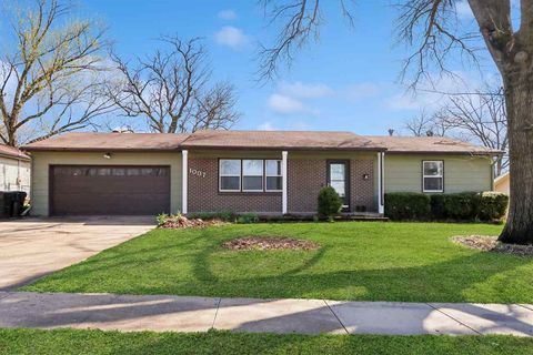 Photo of 1007 19th Ave, Coralville, IA 52241 (MLS # 202602423)