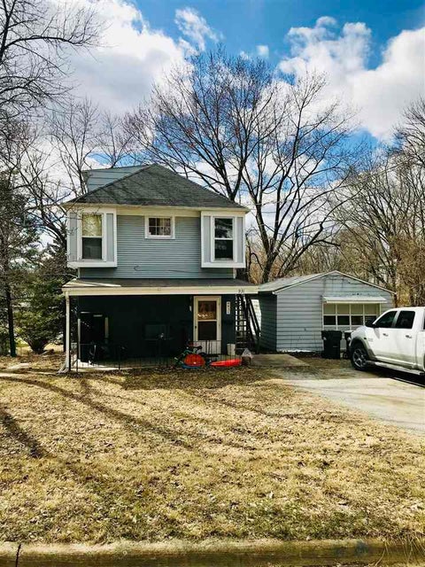 Photo of 931 Dewey St, IowaCity, IA 52240 (MLS # 202605473)