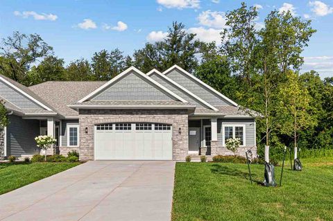 Photo of 14 Pond Ridge Cir, Coralville, IA 52241 (MLS # 202500308)