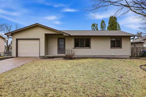 Photo of 1721 Grantwood Dr., IowaCity, IA 52240 (MLS # 202602333)