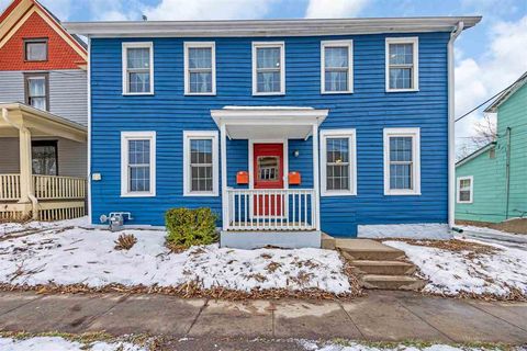 Photo of 520 N Dodge St, IowaCity, IA 52240 (MLS # 202507290)