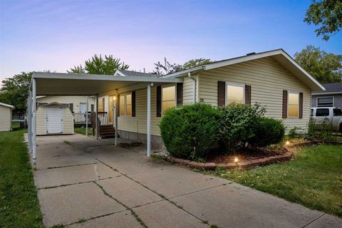 Photo of 121 Polopony Ct, IA 52240 (MLS # 202505957)